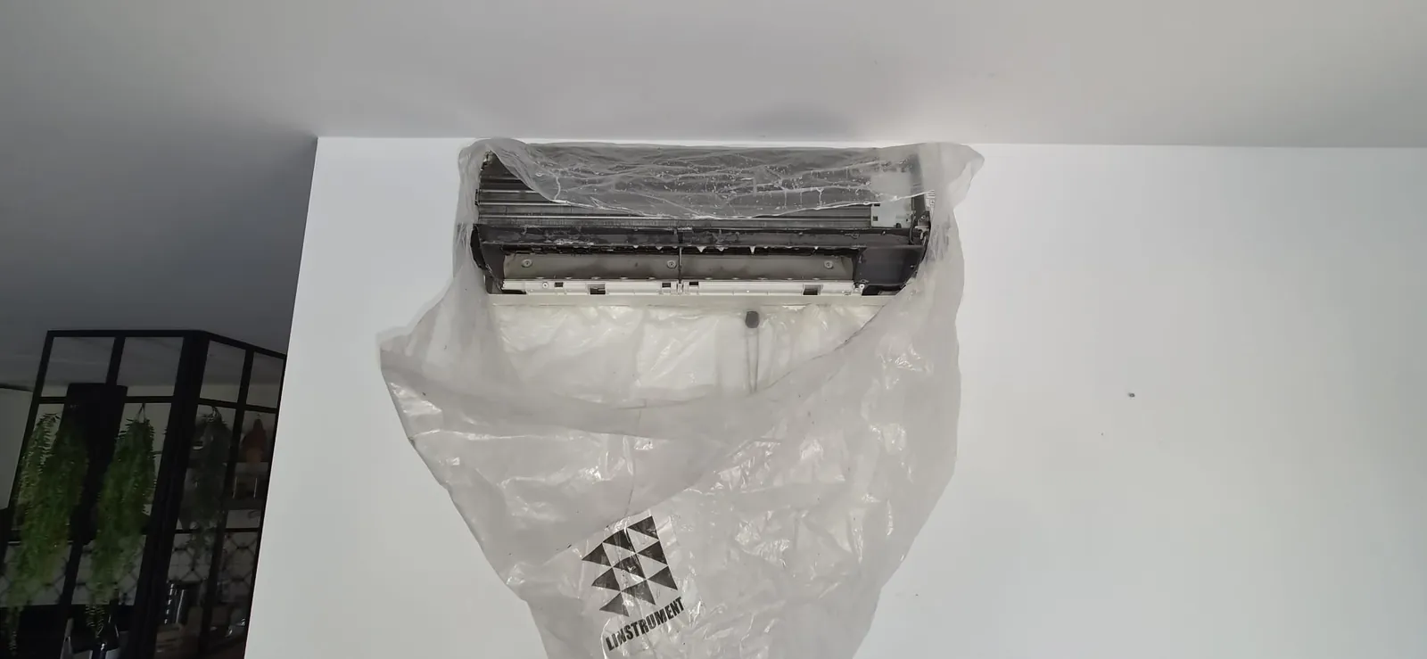 Nettoyage de l'échangeur et de la turbine d'une climatisation monosplit à Salles-d'Aude par M.T CLIM ELEC